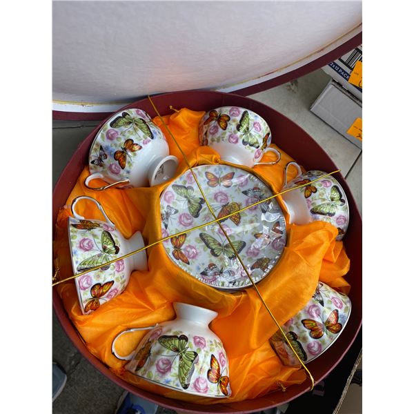 Tea cups and saucers new