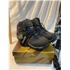 Image 1 : New size 11 Everest footwear