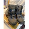 Image 2 : New size 11 Everest footwear