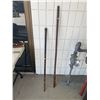 Image 1 : Two metal bars