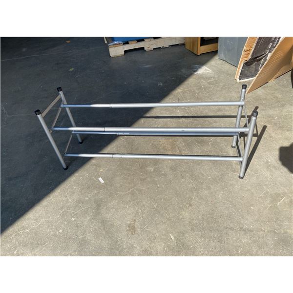 Adjustable shoe shelf