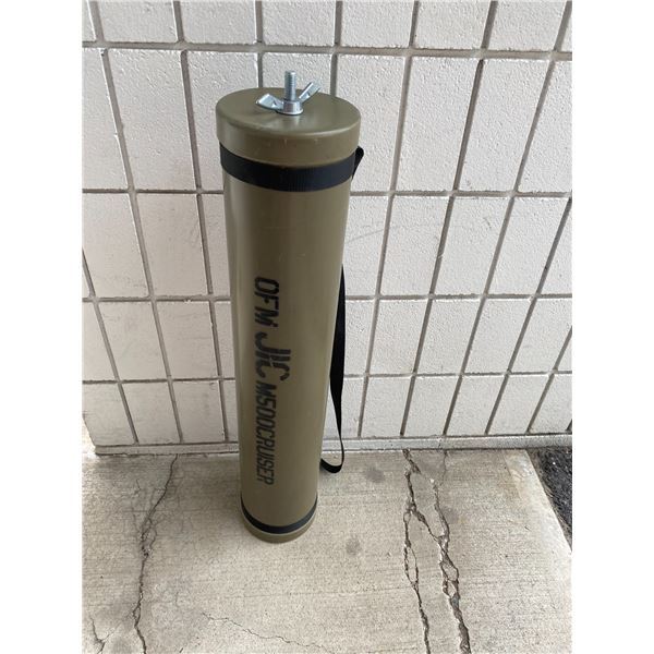 Dry storage container