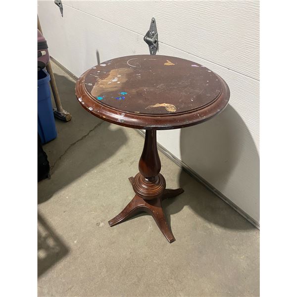 Pedistal table