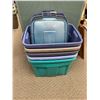 Image 1 : 5 Nice Rubbermaid Storage Bins w/Lids