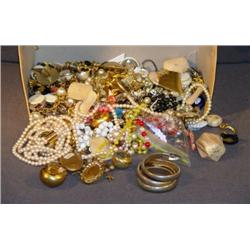 BX LOT COSTUME JEWELRY