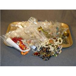 TRAY LOT COSTUME JEWELRY