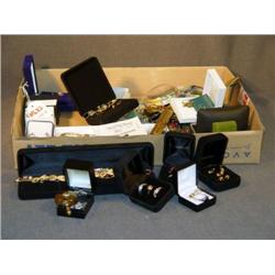 TRAY LOT COSTUME JEWLERY, BELT BUCKLE, ETC