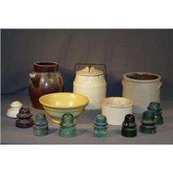 BOX LOT WITH BATTER JUG, MIXING BOWL, INSULATORS,