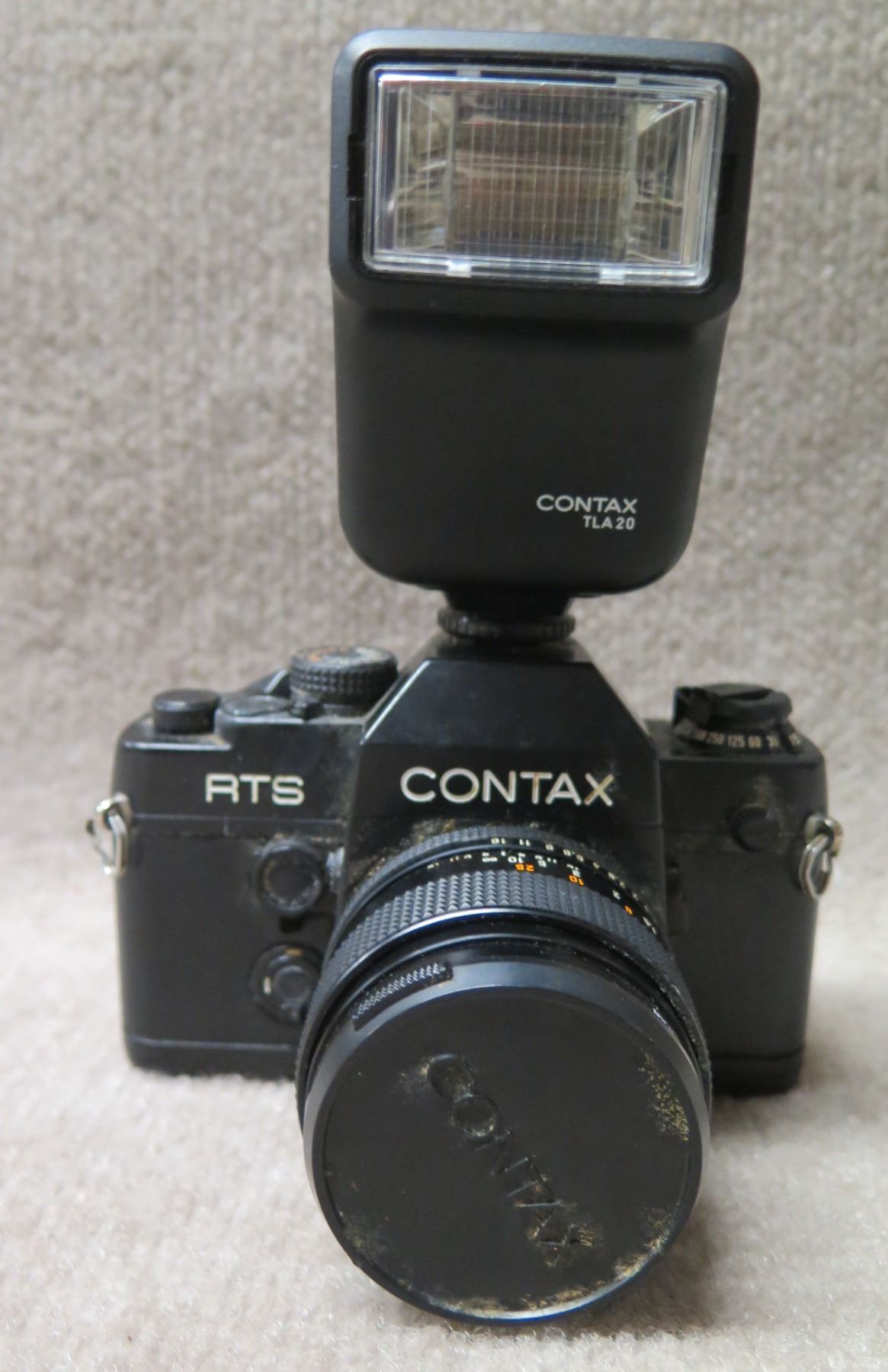 Contax RTS Camera w/ Zoom Lens & TLA 20 Flash