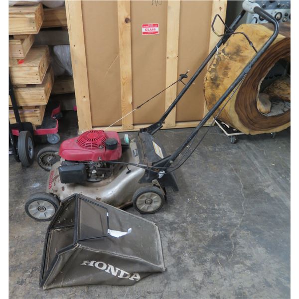 Honda HRR216K9VKAA Walk Behind Lawn Mower w/ Bagger Attachment
