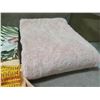 Image 19 : Multiple Tropical Print Table Cloths, Thermo Flasks, Bath Towels, etc