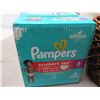 Image 2 : Pampers Cruisers 360 Diapers, Wicker Basket, 2 Pails