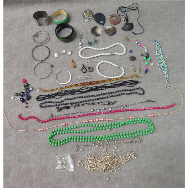 Misc Costume Jewelry: Beaded Bracelets & Necklaces, Earrings, Pendants, etc