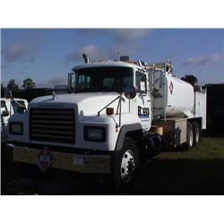 1997 MACK RD688S FUEL & LUBE TRUCK