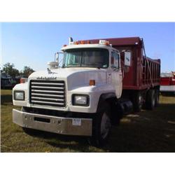 2000 MACK RD688S TRI-AXLE DUMP