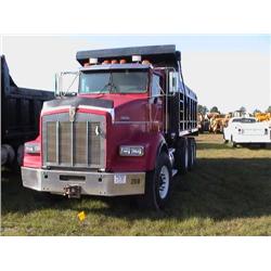 1997 KENWORTH T800 TRI-AXLE DUMP