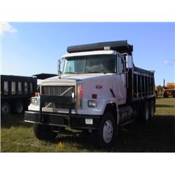 1997 VOLVO TRI-AXLE DUMP