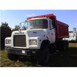 1981 MACK DM685 T/A DUMP