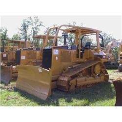 CAT D5M XL CRAWLER TRACTOR
