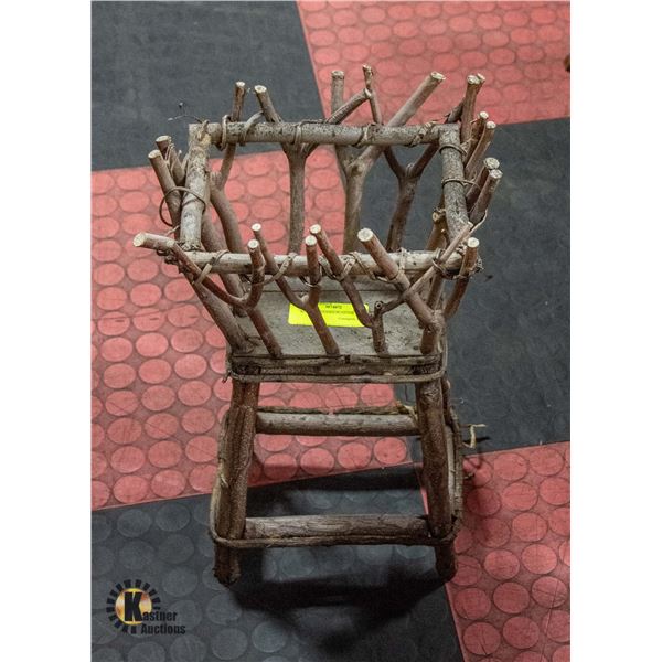 WICKER/WOODEN PLANTER