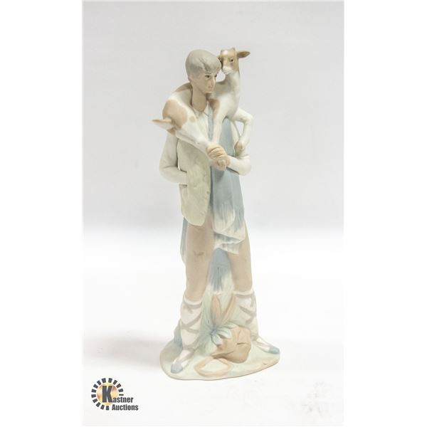 LLADRO FIGURE