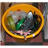 Image 1 : PLASTIC TUB WITH MISC GARDEN ORNAMENTS