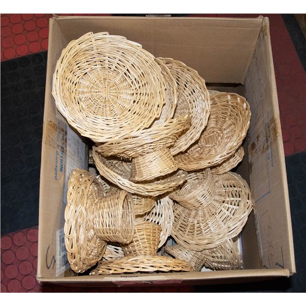 17 WICKER CENTERPIECES