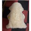Image 1 : AUTHENTIC LAMB SKIN AUSTRALIAN 3FT RUG