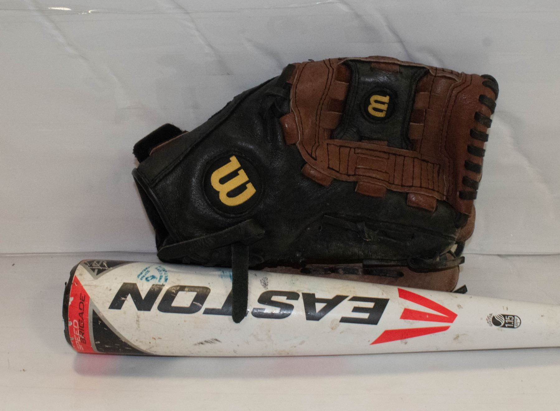 EASTON METAL BASEBALL BAT