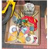 Image 1 : 8 PIECES OF GARDEN DECOR