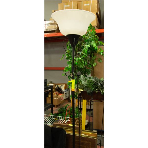 UNCLAIMED LIVING ROOM LAMP