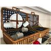 Image 2 : Set of 2 picnic baskets w/ contents