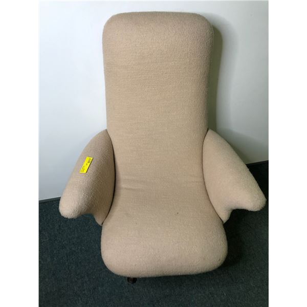 Modern swival halfmoon chair