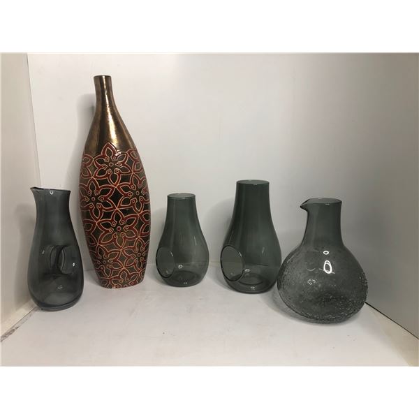 5 assorted vases