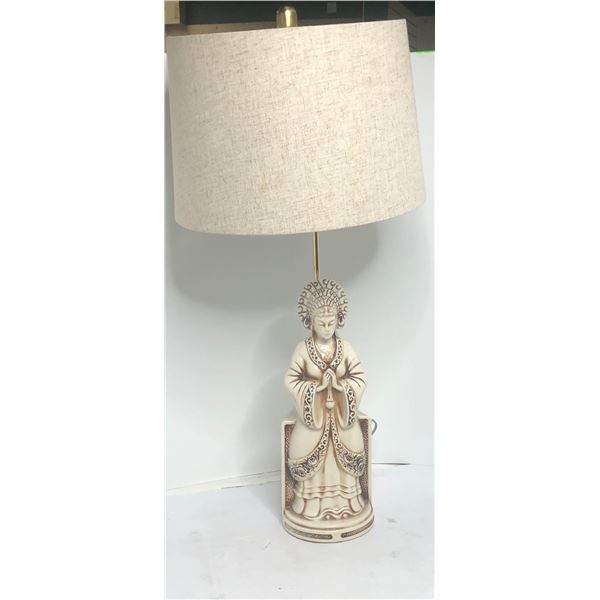 Figural table lamp