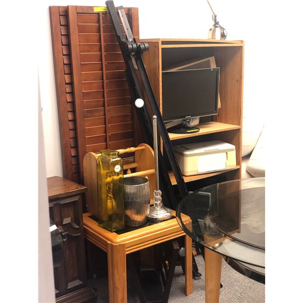 Large group of assorted furniture & misc. items - includes small coffee table/ shelf/ room dividers/