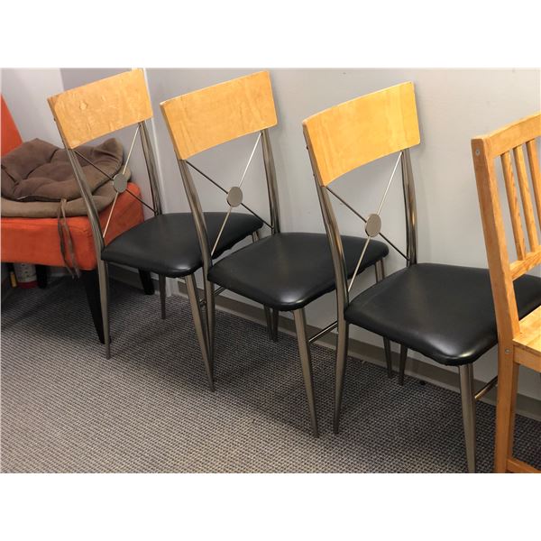 Large group of assorted furniture - includes assorted chairs/ side tables/ etc.