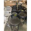 Image 2 : 5 Counter height stools, seat height is 26in