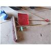 Image 5 : Broom, Snow Scoop, Shovel, Tarp