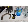 Image 2 : Bundle of assorted items - Candle holders, vases, horseshoe, etc.