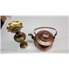 Image 2 : Brass vase and copper tea pot