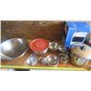 Image 1 : mixing bowls and pot