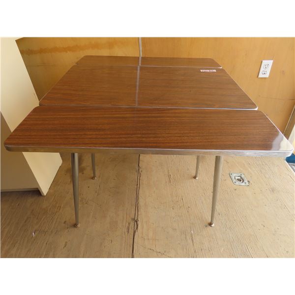 Table with 2 collapsible sides 29.75" x 35.5" x 30"