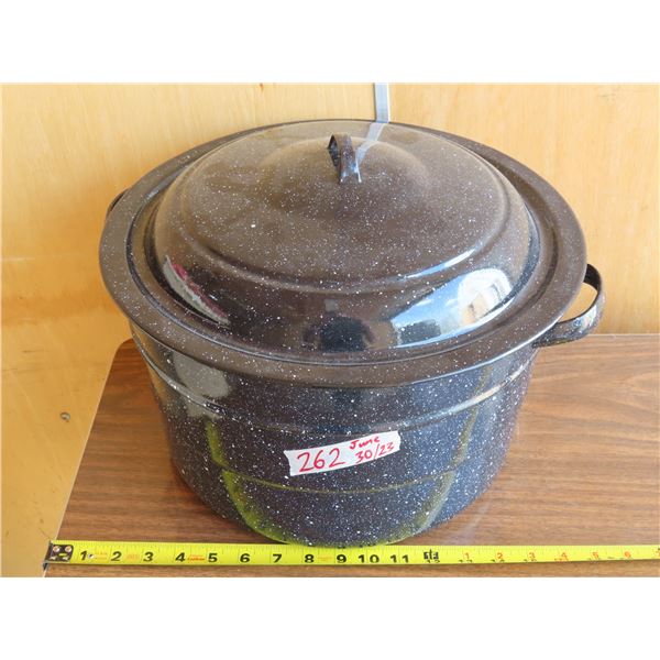 Large enamel roaster pot