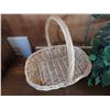 Image 2 : 2 Wicker baskets with fake plants (Realistic)  Perfect for décor