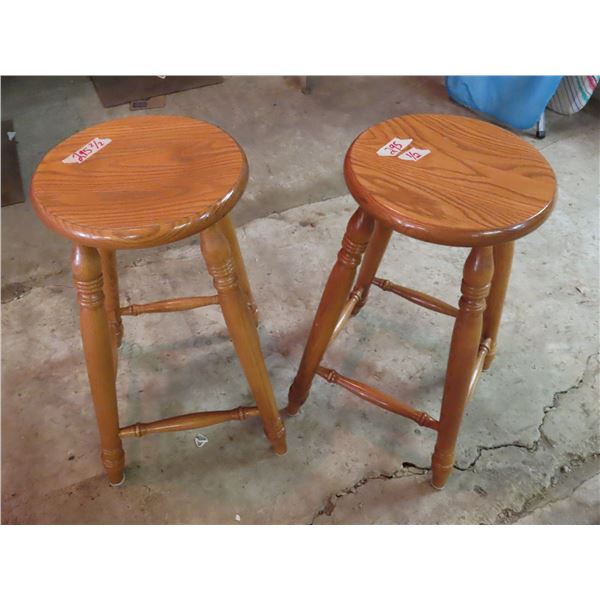 2 bar stools