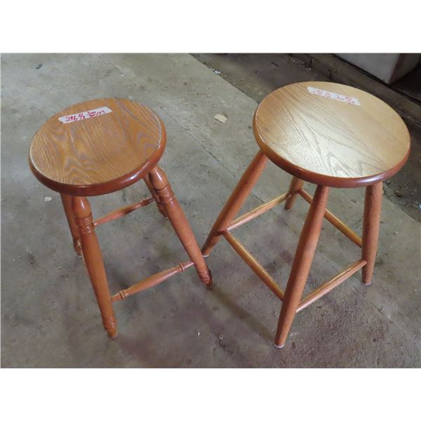 2 bar stools