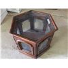 Image 2 : Hexagonal end table with glass top & sides - 23"x 21.5"x26"