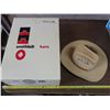 Image 1 : 2 Cowboy hats - one in box
