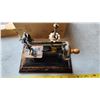 Image 3 : Toy metal sewing machine, in box